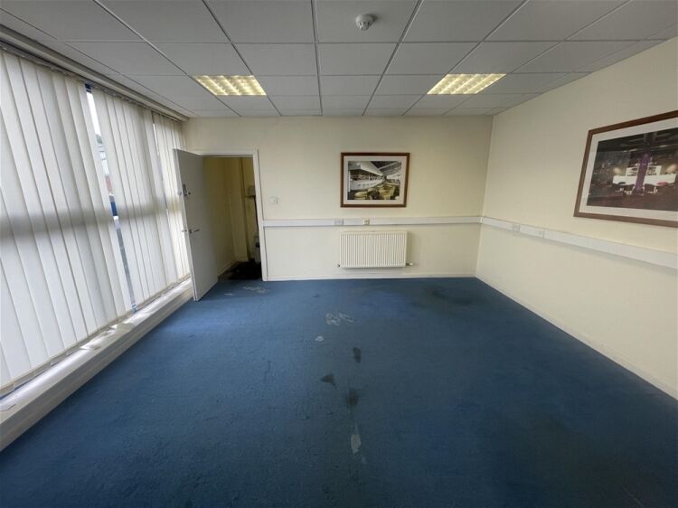 Substantial office spaces in popular Business Park For Sale in Newton Abbot Photo 9