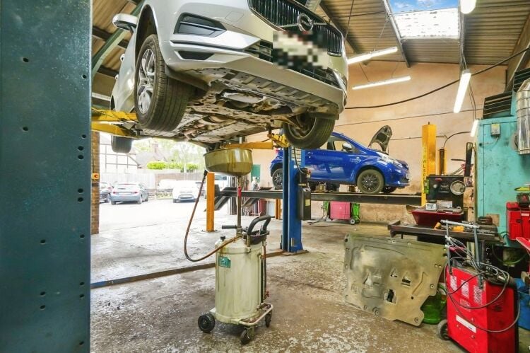 Well Established MOT Garage - Oxford Photo 9