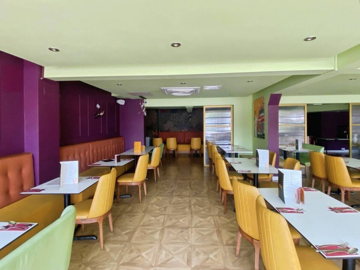Fully Fitted Licensed Indian Restaurant with 75–80 Covers – Prime Reading Location Photo 9