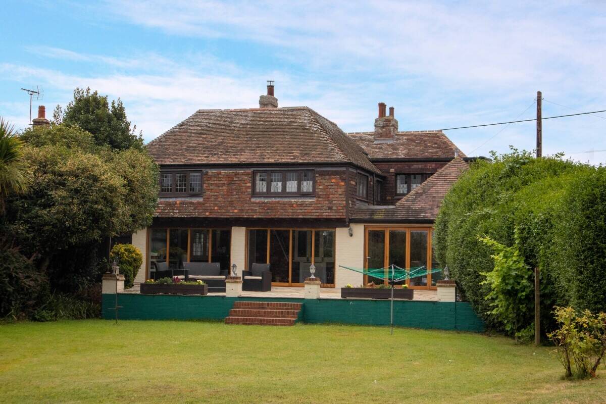 KENT - IMMACULATE GUEST HOUSE, FAMILY HOME OR DEVELOPMENT PROJECT Photo 9
