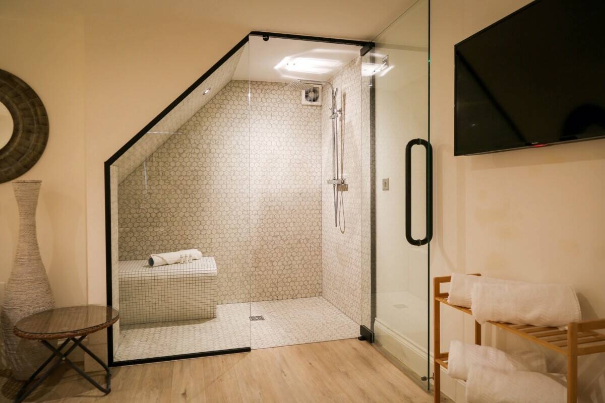 CHESTER CITY CENTRE - 16 LUXURY APARTHOTEL APARTMENTS BAR/RESTAURANT & P/P FOR AN ADDITIONAL 7 UNITS