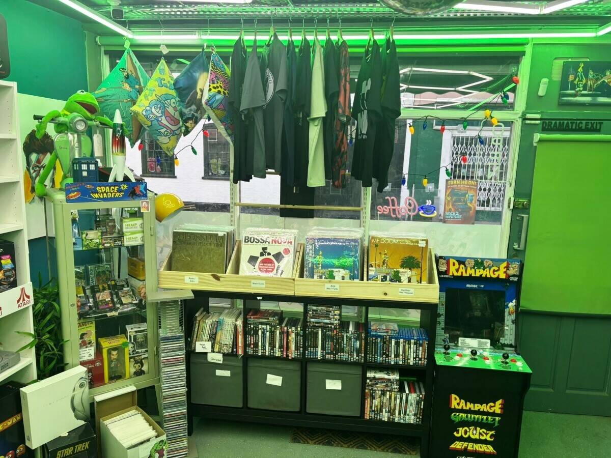 INDEPENDENT RECORDS & RETRO CULTURE STORE–FOR SALE – SEVENOAKS/TONBRIDGE AREA Photo 9