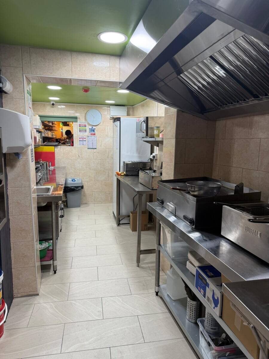 Stylish Modern Caf&eacute; Business For Sale near Brentwood Station- High footfall
