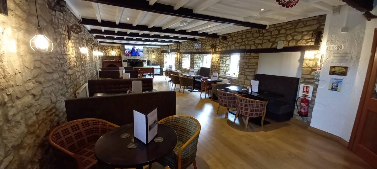 OXFORDSHIRE – MAIN ROAD FREEHOUSE PART OF AN ASSOCIATED LETTING COMPLEX