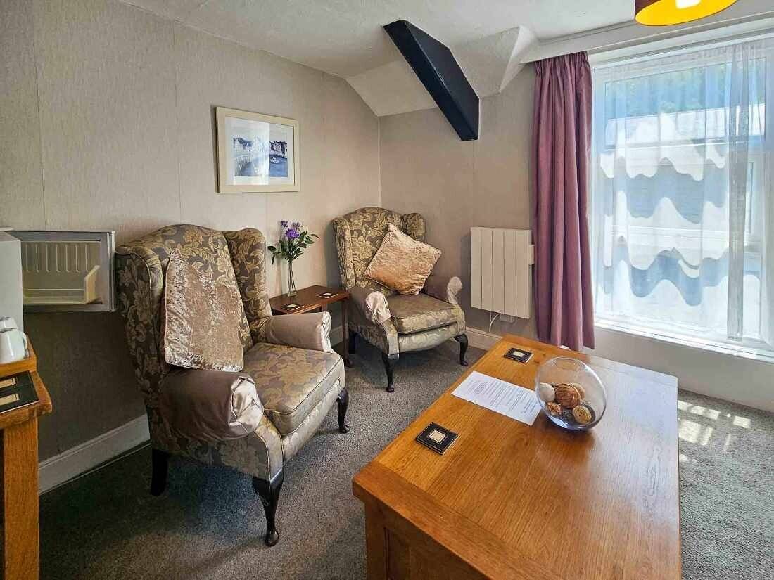 A Charming Boutique Guest House – Prime Brixham, Devon Coastal Location Photo 9