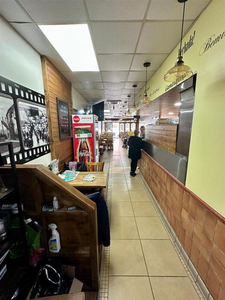 LEASEHOLD LIC. DAYTIME CAFE/RESTAURANT
WITH SELF CONTAINED 4 BED FLAT ABOVE Photo 9