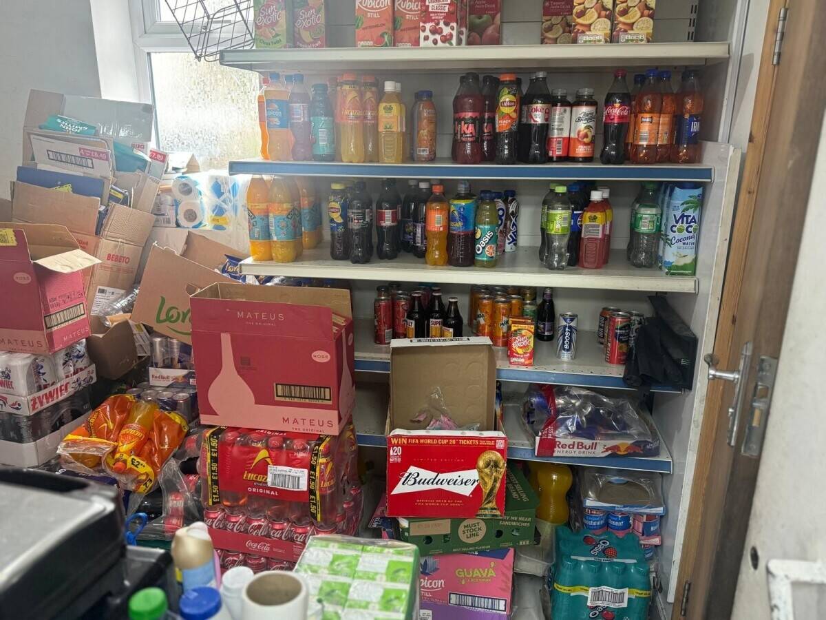 OFF LICENCE LEASE FOR SALE IN PRIME LOCATION IN HARROW WITH HIGH POTENTIAL TO INCREASE SALE. Photo 9