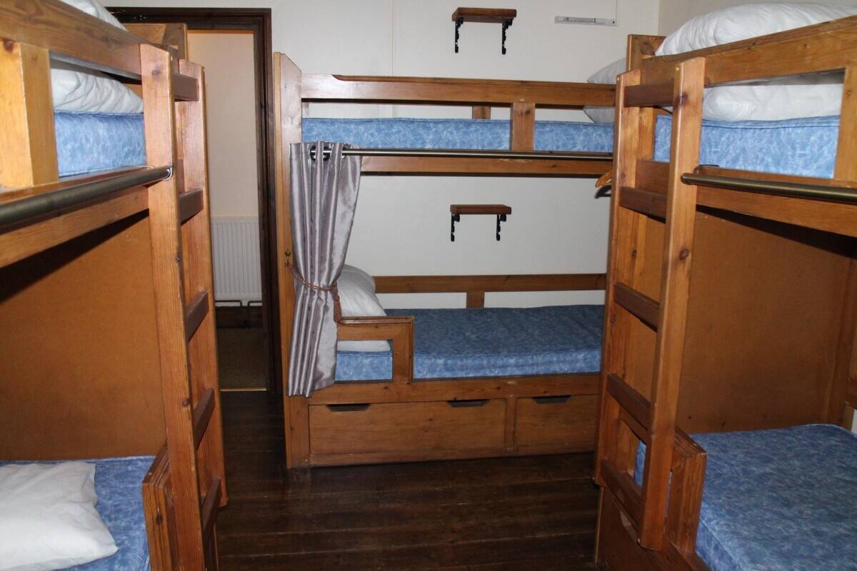 BRECON BEACONS - USK VALLEY CANALSIDE PUB WITH EXCELLENT ACCOMMODATION Photo 9