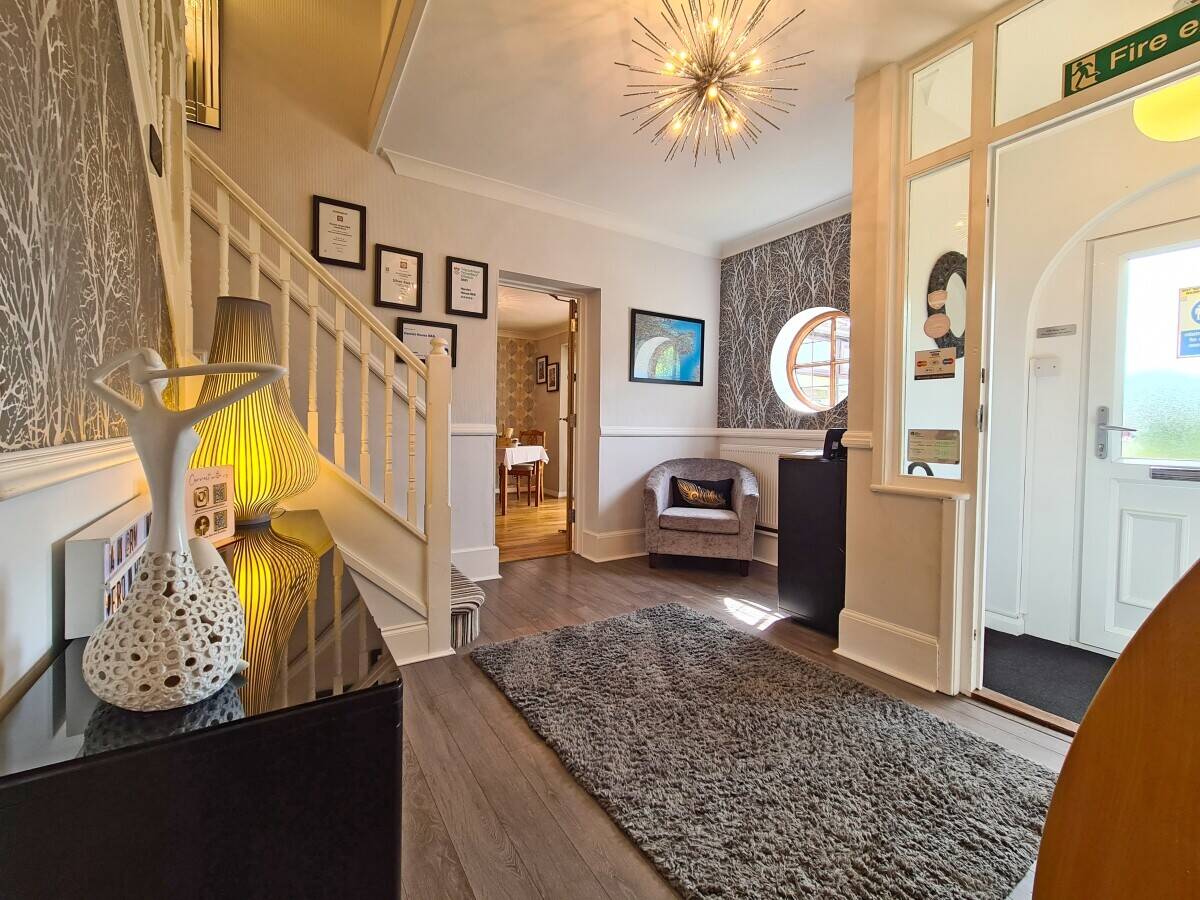 Stunning 7 bedroom Bed & Breakfast in the beautiful city of Canterbury plus private self contained owner accommodation Photo 9