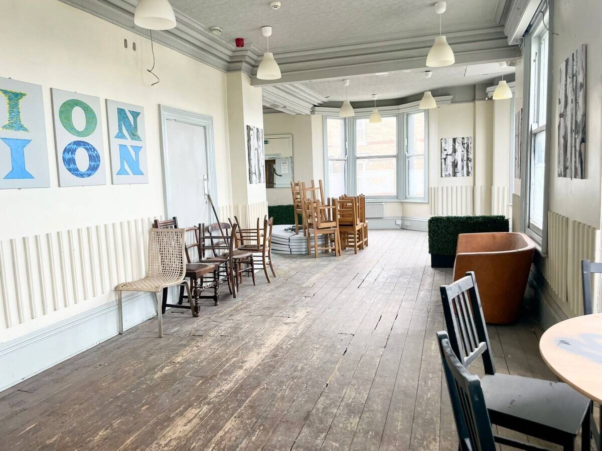 YORKSHIRE COAST - FIVE STOREY BAR & RESTAURANT WITH 11 APARTMENTS
