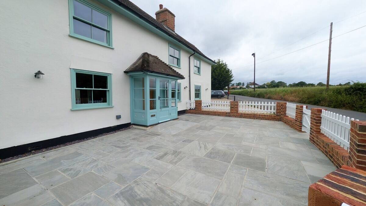 ESSEX - FULLY RENOVATED FREEHOUSE TO LET Photo 9