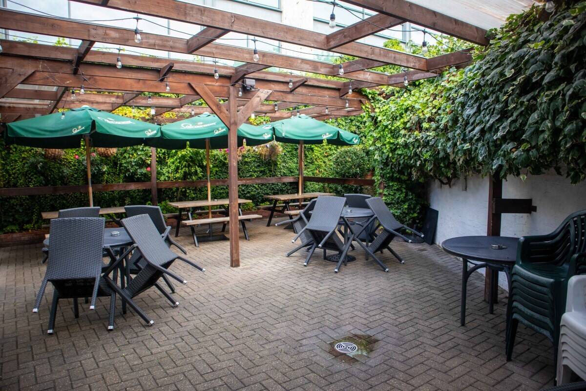 LONDON - FREEHOLD PUB NEXT TO MAJOR CENTRAL LONDON SPORTS STADIUM Photo 9