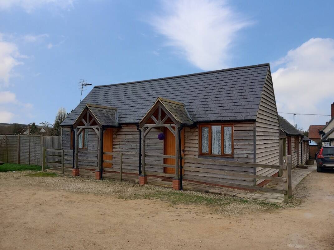 OXFORDSHIRE – VALE OF WHITE HORSE VILLAGE INN Photo 9