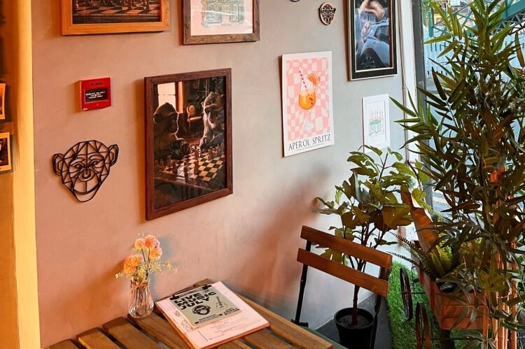 Established Licenced Cafe - Hale