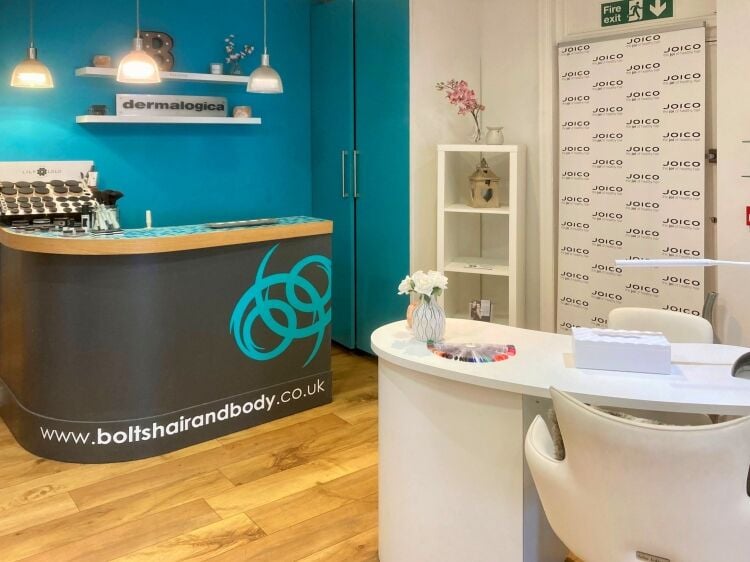 FULLY EQUIPPED HAIR & BEAUTY SALON PREMISES Photo 9