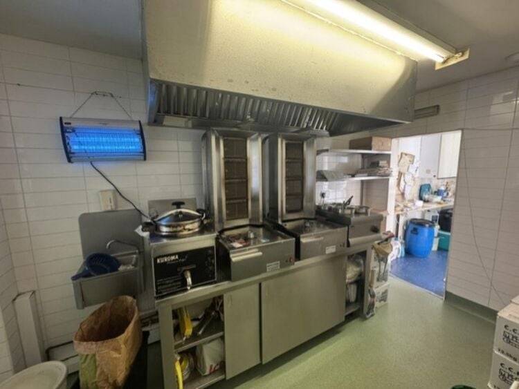 Freehold Fish & Chip Takeaway Located In Leicester Photo 9