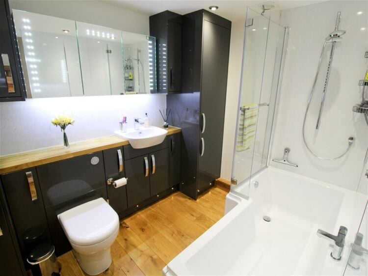 Thriving Coastal Business, Family Home & Exceptional Lifestyle Opportunity Photo 9