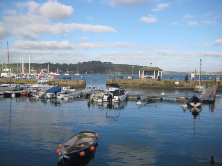 Leasehold Coastal & Country Clothing Retailer Located In Falmouth Photo 9