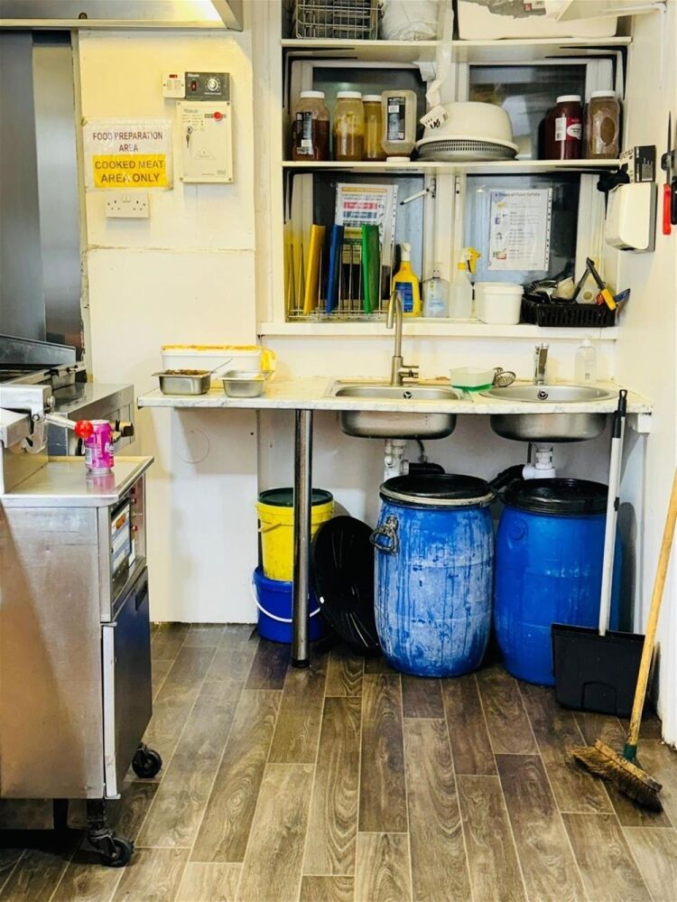TAKEAWAY & DESSERT BAR LOCATED IN BRADFORD