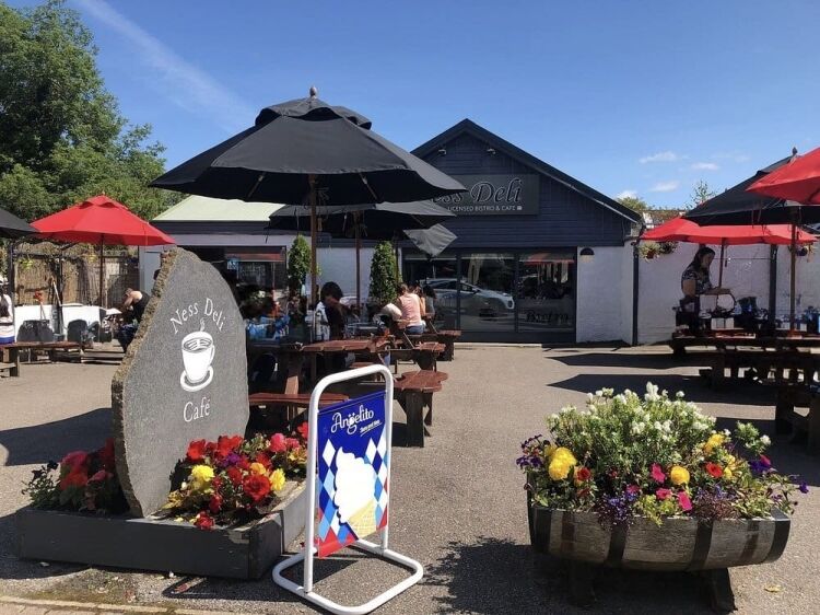 Freehold café/coffee shop in the heart of the Loch Ness tourist village Photo 9