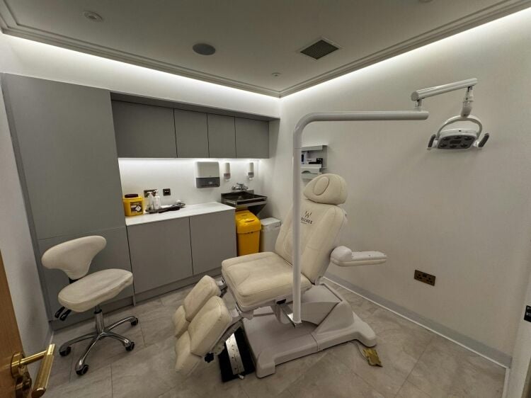 High End HIS Registered Clinic for Sale in Viewpark Uddingston with 6 Treatment Rooms Photo 9