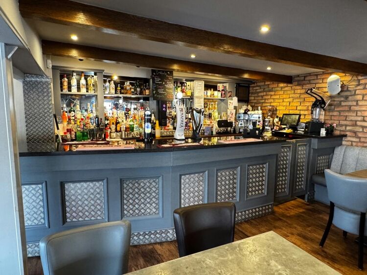 Woodpecker Restaurant & Bar