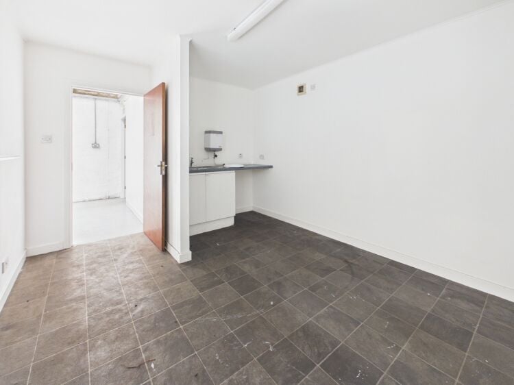 Three-Phase Powered Elgin Industrial Unit Available To Lease Photo 9