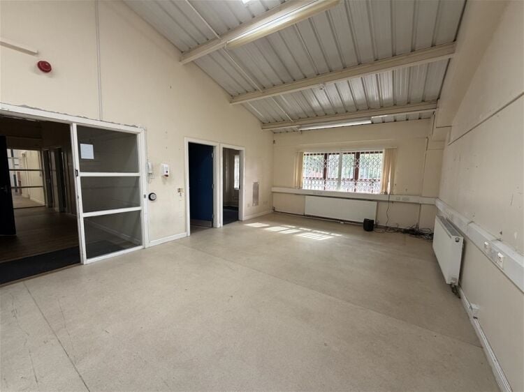 Vacant Unit For Sale in Leeds
