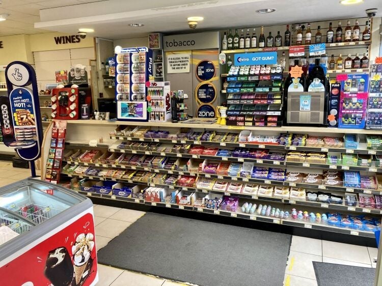 CONVENIENCE STORE Photo 9