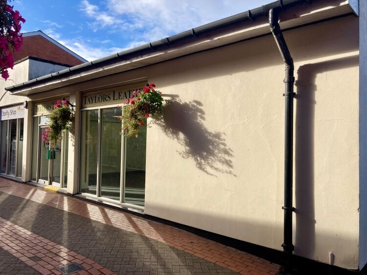 EMPTY RETAIL PREMISES