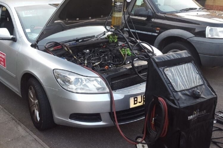 Specialist Engine Decarbonising Business - Hamps Photo 9