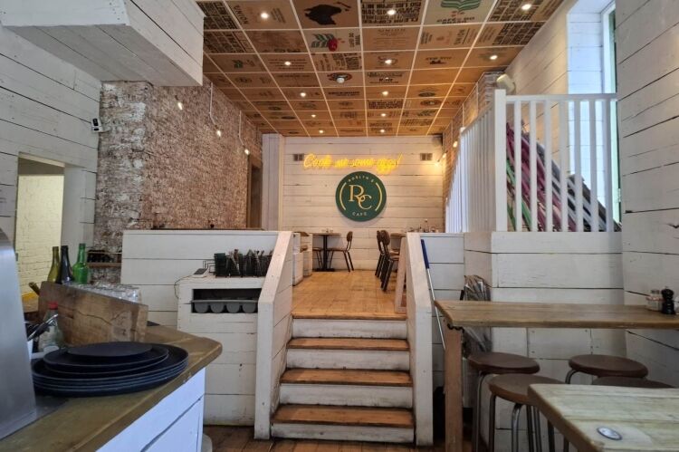 Established Licenced Cafe/Restaurant - London Photo 9