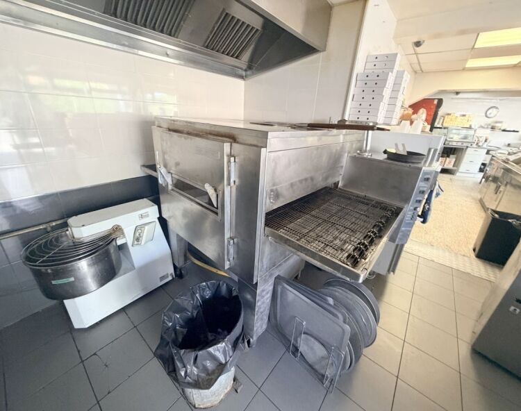 High turnover freehold fish & chip/hot food shop with large 3 bedroom flat Photo 9