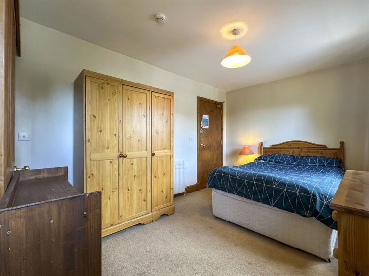 House of Multiple Occupancy and Self Contained Annex Photo 9