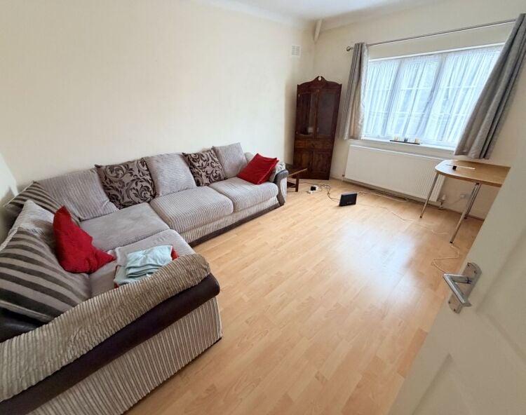 Well presented fish & chip takeaway, offered freehold or new lease,same ownership 22 years.