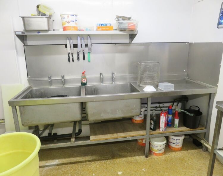 Under achieving fish & chip shop with potential, in same family over 45 years Photo 9