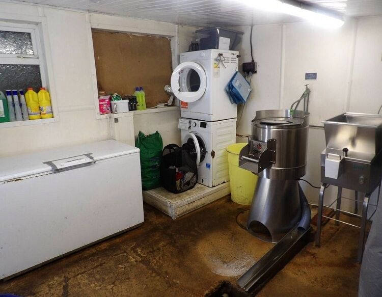 Established fish and chip shop trading just 3.5 days weekly in Horsforth, Leeds Photo 9