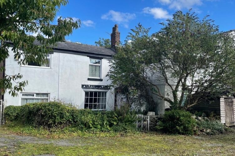 Detached Freehold Property - Mottram