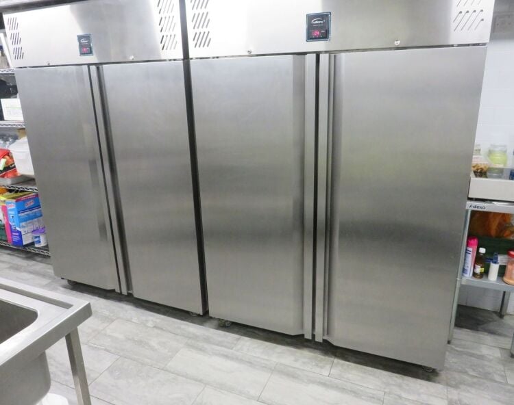 Immaculate fish & chip shop, superbly fitted & equipped throughout
