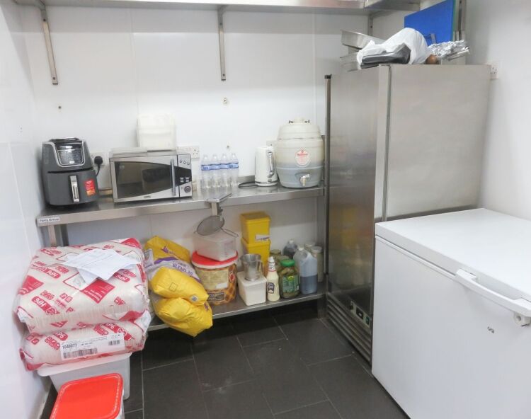 Modern semi-detached fish & chips business trading evenings only, closing 9.00 pm latest Photo 9