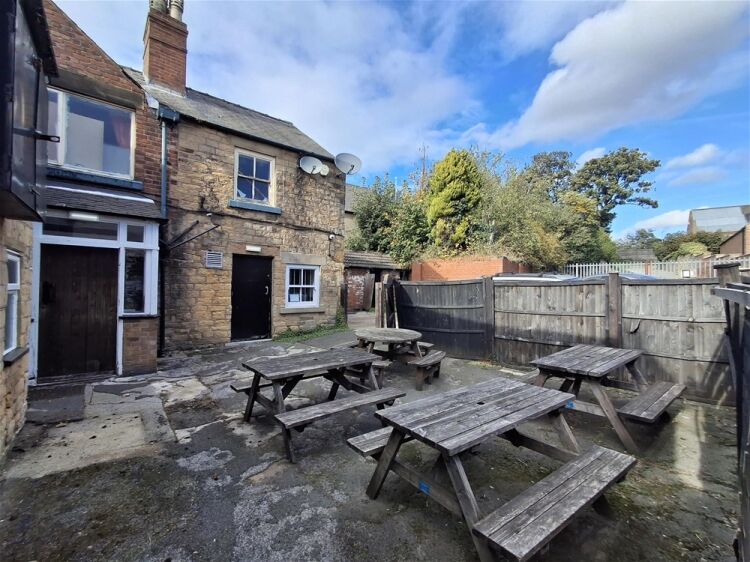 Licenced Trade, Pubs & Clubs For Sale in Chesterfield Photo 9