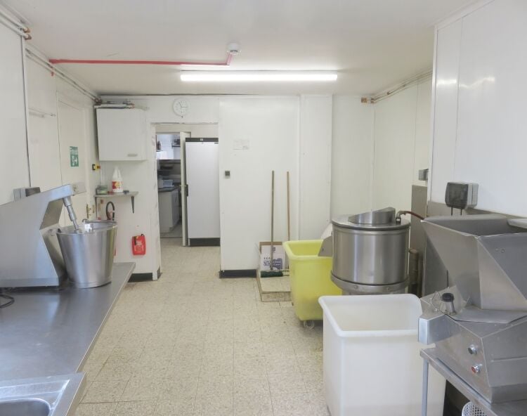 Freehold fish & chip takeaway with potential plus 2 bedroom flat, same ownership since 1983