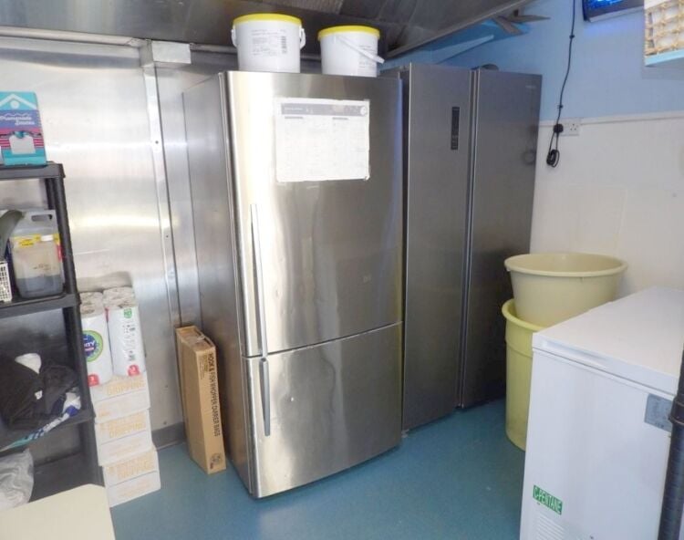 Freehold fish & chip takeaway operating just 2 lunchtime and 1 teatime due to health issues Photo 9