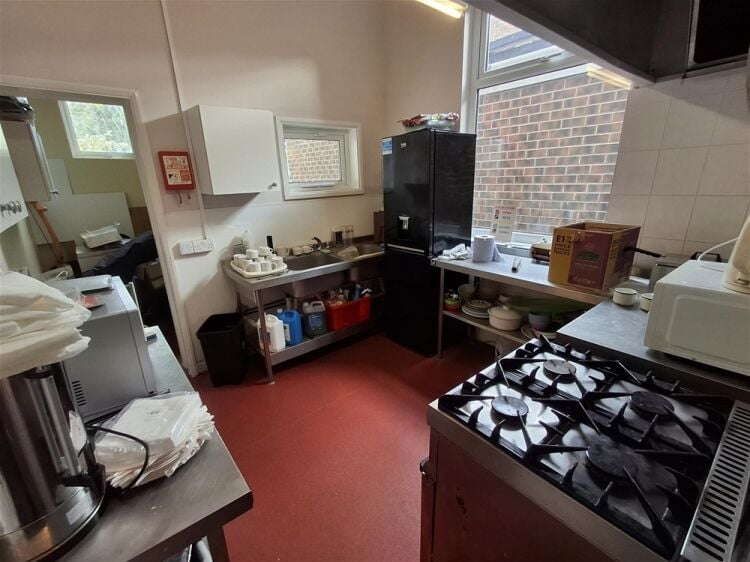 Licenced Trade, Pubs & Clubs For Sale in Burton-on-Trent Photo 9