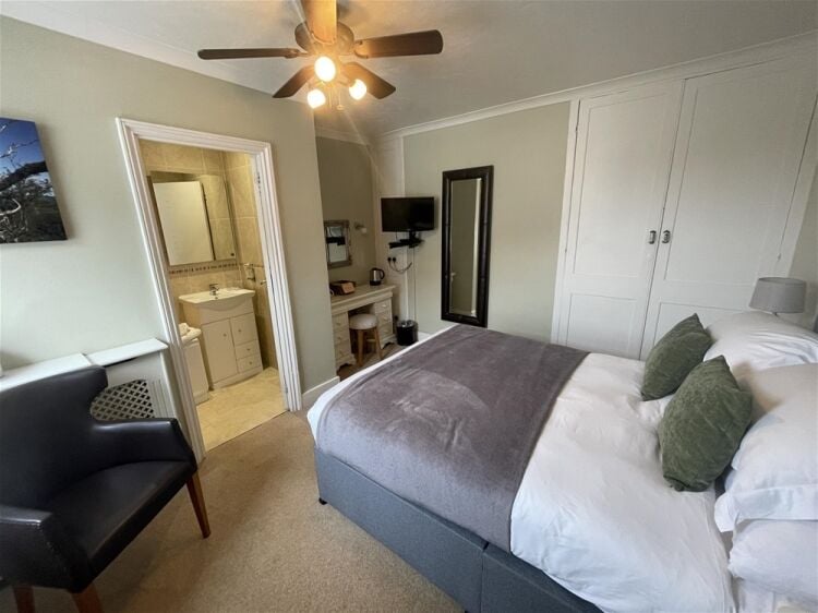Georgian Country House Hotel For Sale For Sale in Bridport Photo 9
